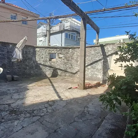 Bajatova Heritage House With Private Courtyard Μόσταρ